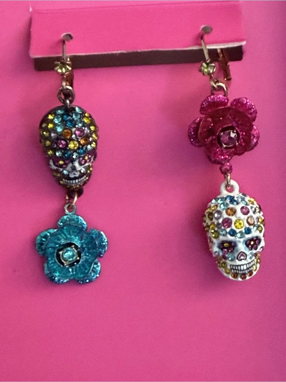 Betsey Johnson Pink NIB Teal & Multicolor Crystal Skull/Flower Day Of The Dead - Picture 2 of 4